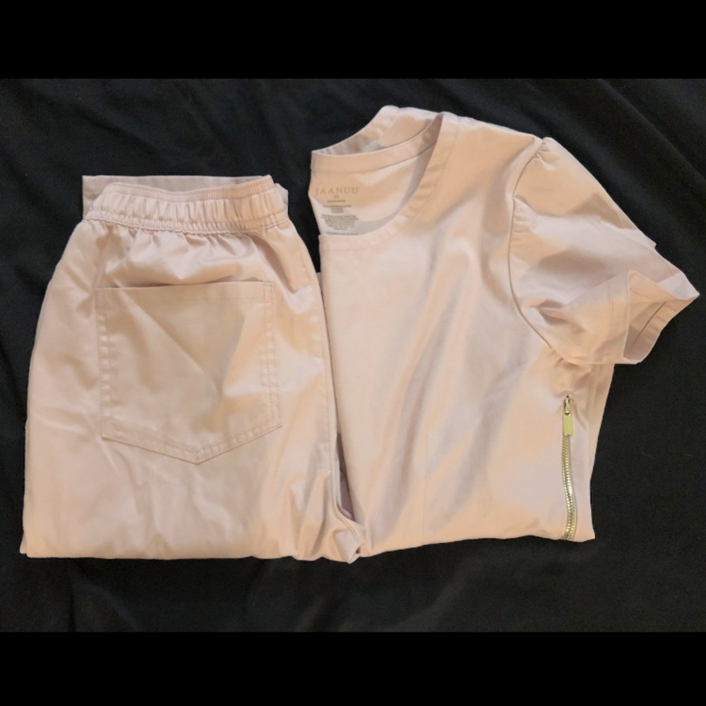 Jaanuu XS Scrub Set (Blushing Pink)